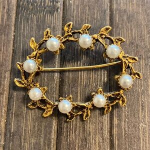 4.319 Vintage Brooch Gold Micro Pearls